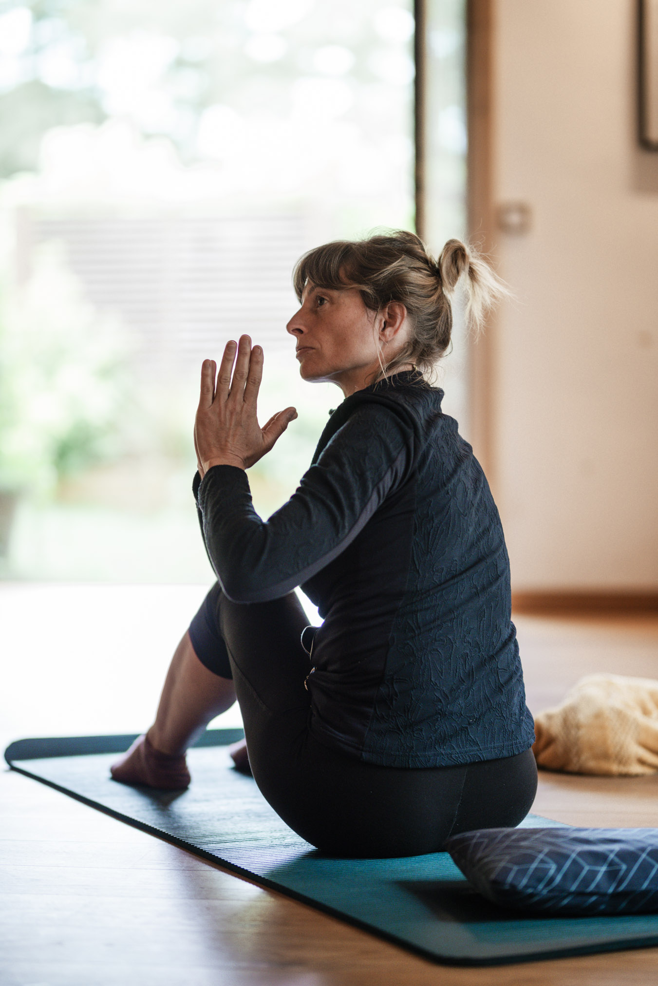 2024-06-30-104701-Yoga Estelle Lafaye-Laura LYSON-www.lauralyson.com